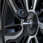 découvrez notre guide complet sur la pression des pneus pour clio 2, avec des recommandations précises pour assurer votre sécurité et optimiser la performance de votre véhicule.