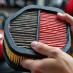 découvrez une méthode efficace et rapide pour le nettoyage du filtre à air de votre motocross, assurant ainsi des performances optimales et une meilleure durabilité de votre moteur.