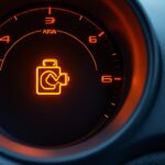 découvrez la signification du voyant orange sur votre renault twingo 2 et apprenez les démarches à suivre en cas d’alerte pour assurer votre sécurité et éviter des pannes.